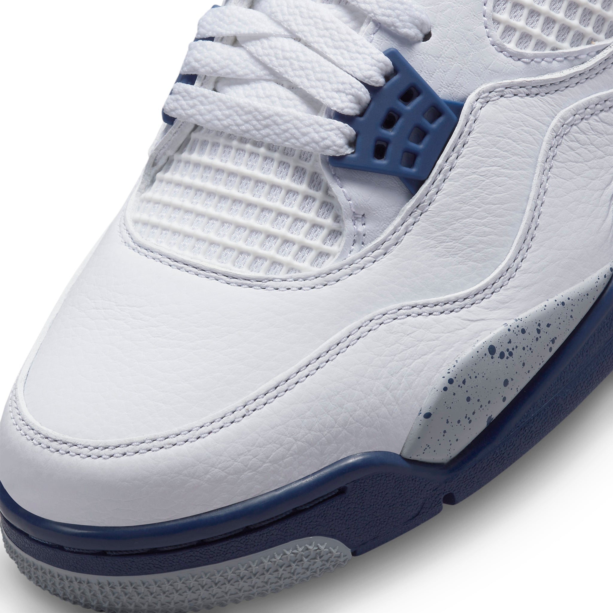 Toe box view of Air Jordan 4 Retro Midnight Navy DH6927-140